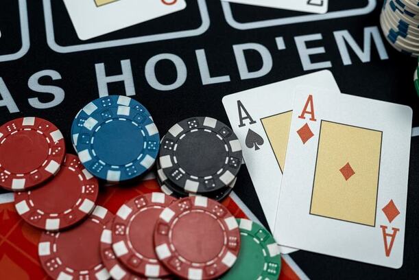 Poker pravidlá – karty, kombinácie, postupnosť hry